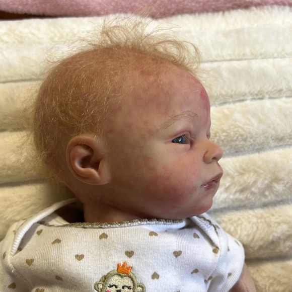 Limited edition preemie realborn doll “KISSABLE” by artist Marita Winters. - Picture 4 of 17